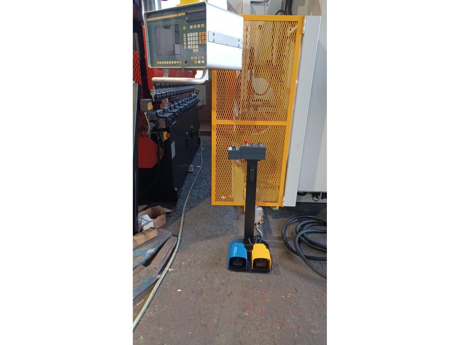 PRESSA PIEGATRICE SYNCRO CBC 3000×130TON