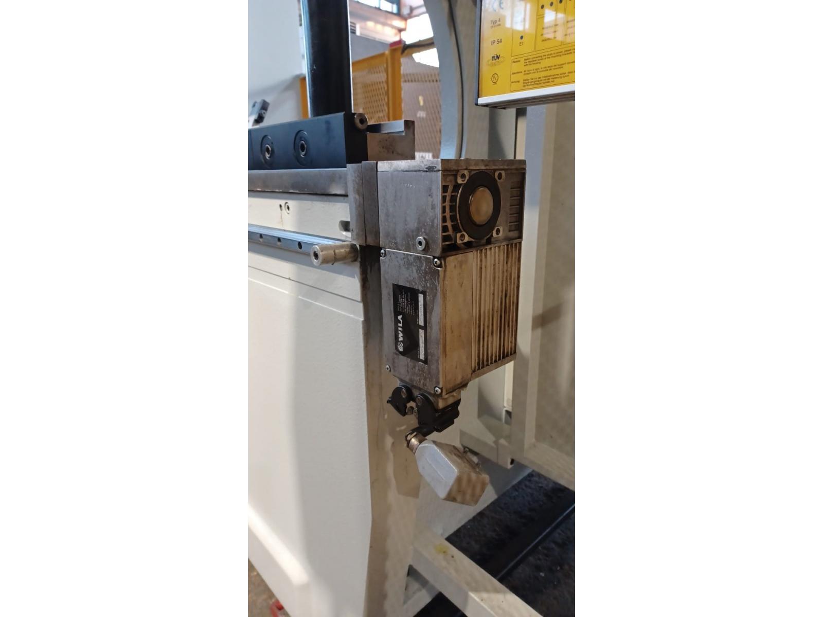 PRESSA PIEGATRICE SYNCRO CBC 3000×130TON