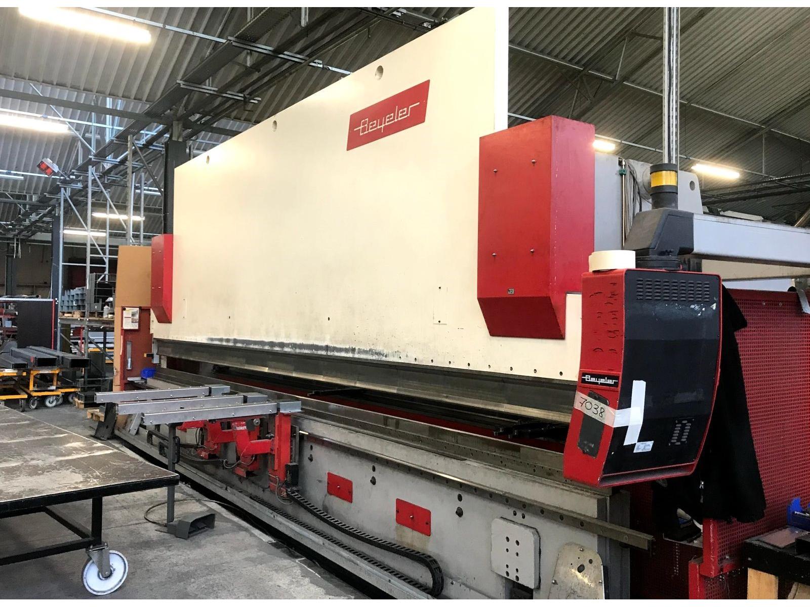 Pressapiegatrice Beyeler del 2002 a cnc 7.200 mm x 200  ton