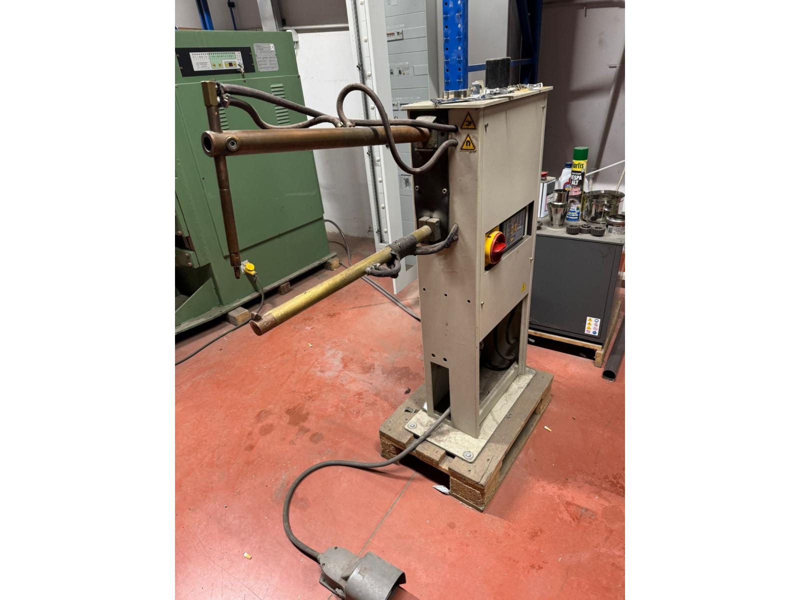 PUNTATRICE CON BRACCI DA 2 METRI PER FERRO