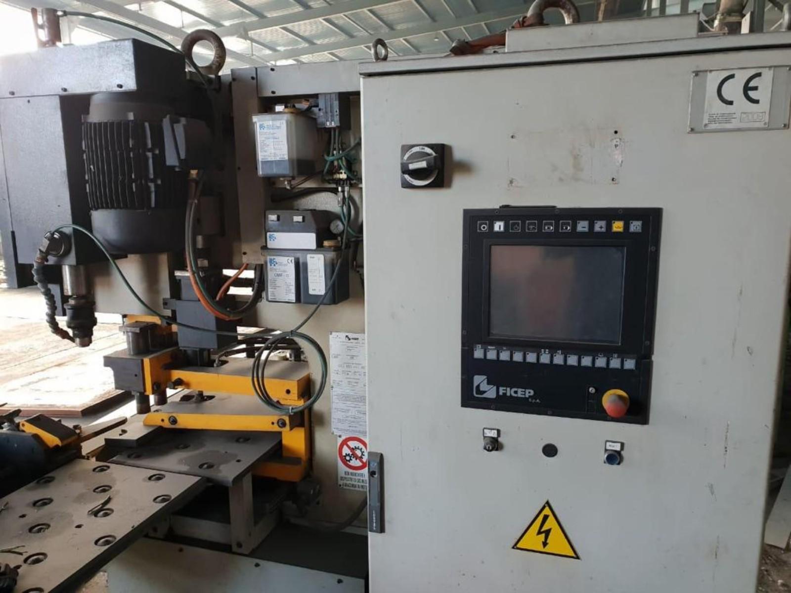 PUNZONATRICE FICEP A CNC
