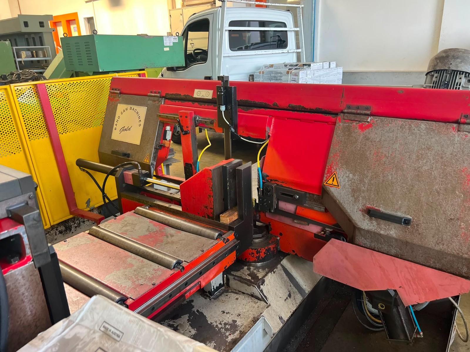 Segatrice automatica BTM a taglio a gradi