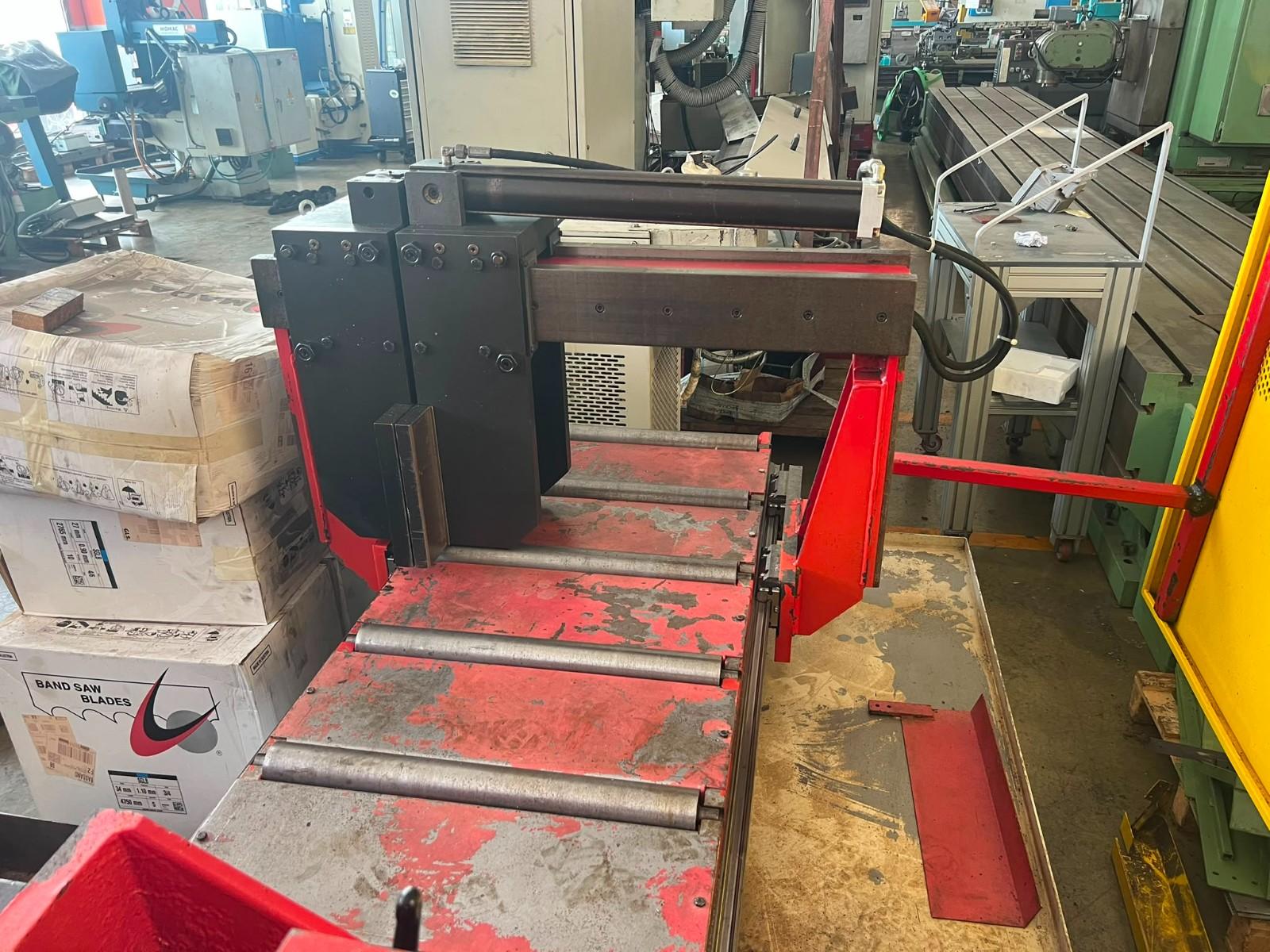 Segatrice automatica BTM a taglio a gradi