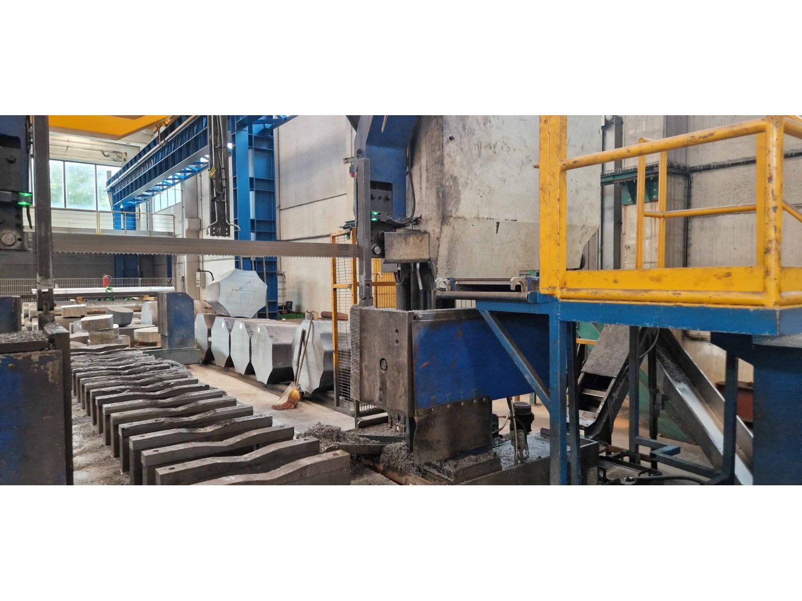segatrice automatica pesante per forgiati  CNC DANOBAT 1.300 mm x 1.300 mm