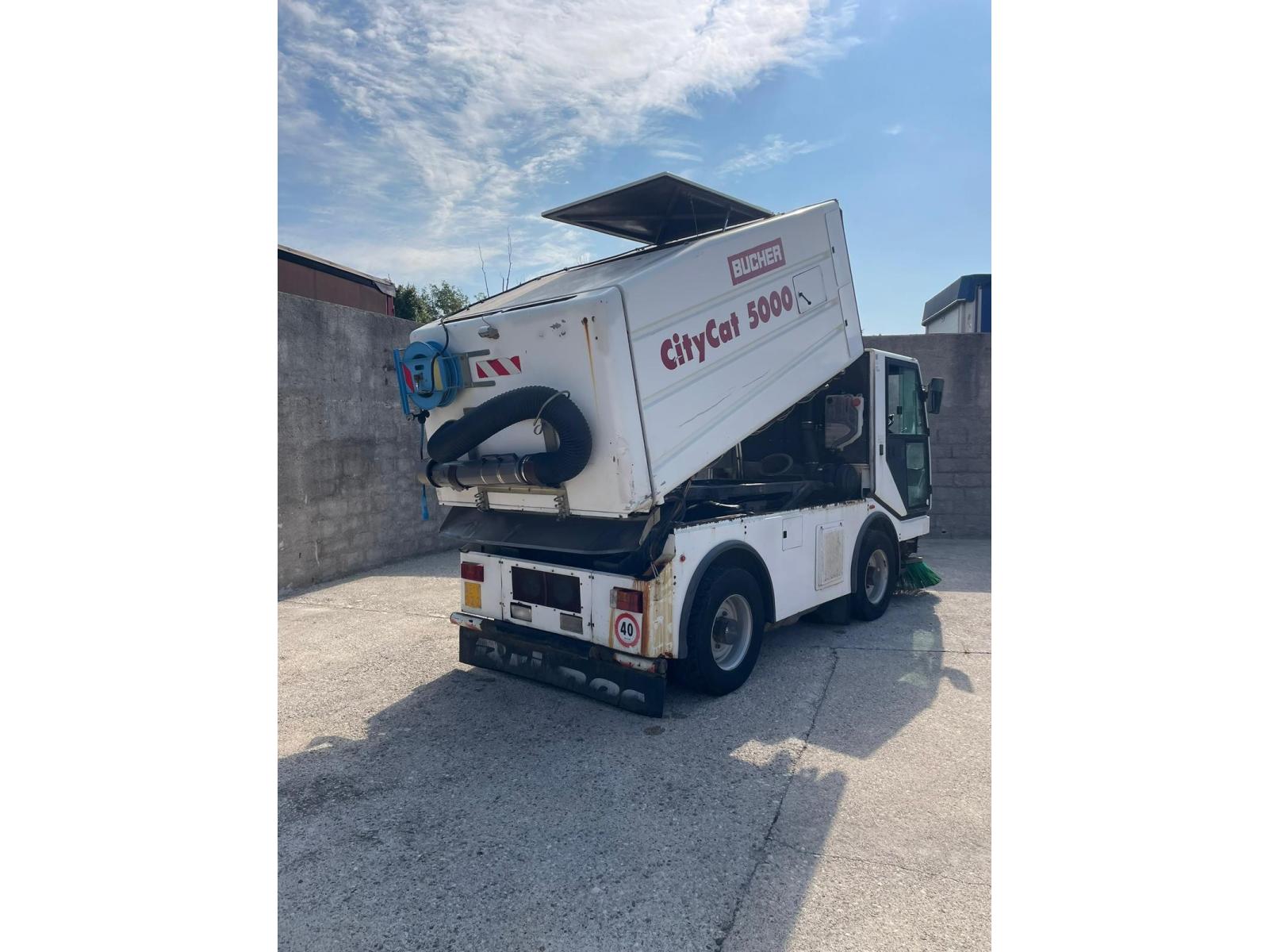 SPAZZATRICE BUCHER CITY CAT 5000