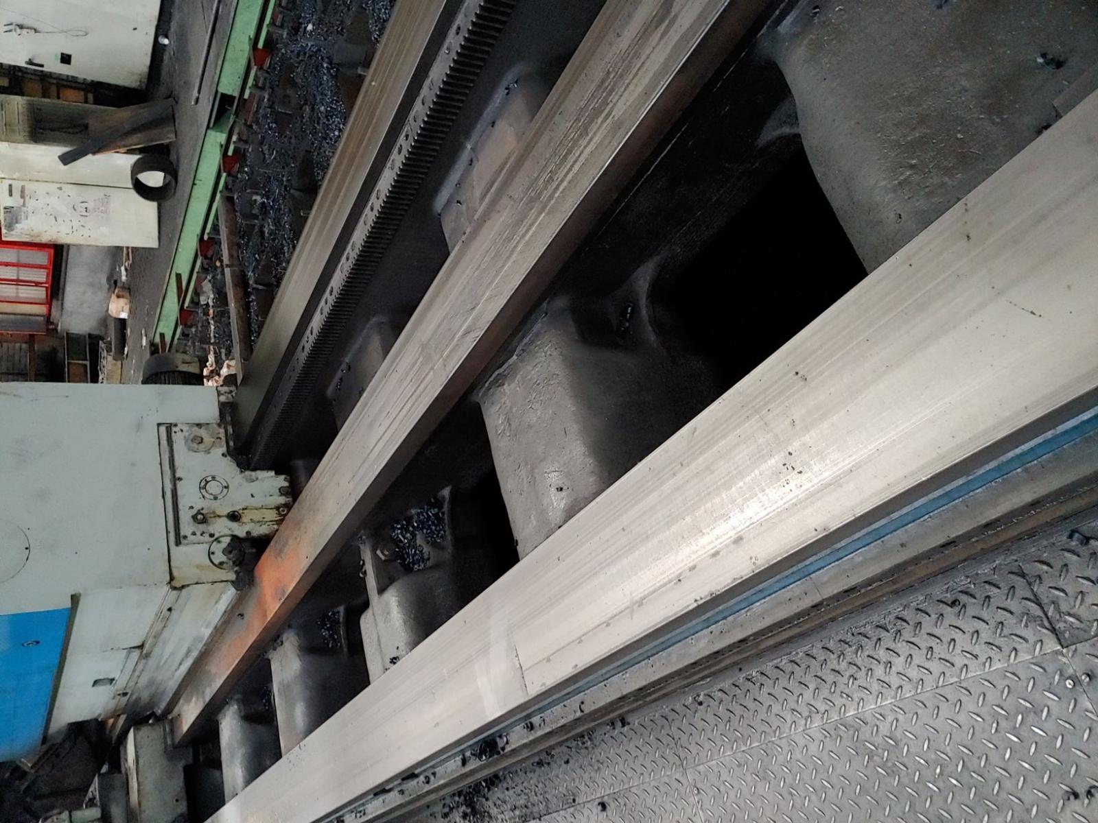 Tornio SKODA Turning dia. on the bed 1.620 mm Swing over cross slide