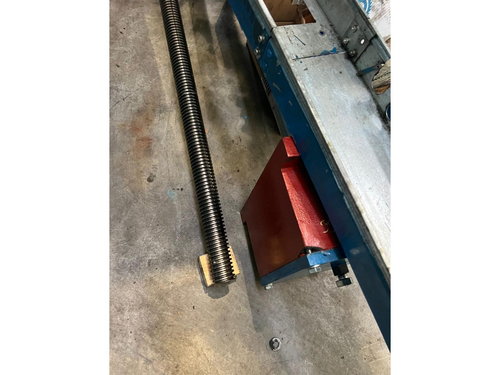 TORNIO VERTICALE OMBA TV 215 CNC