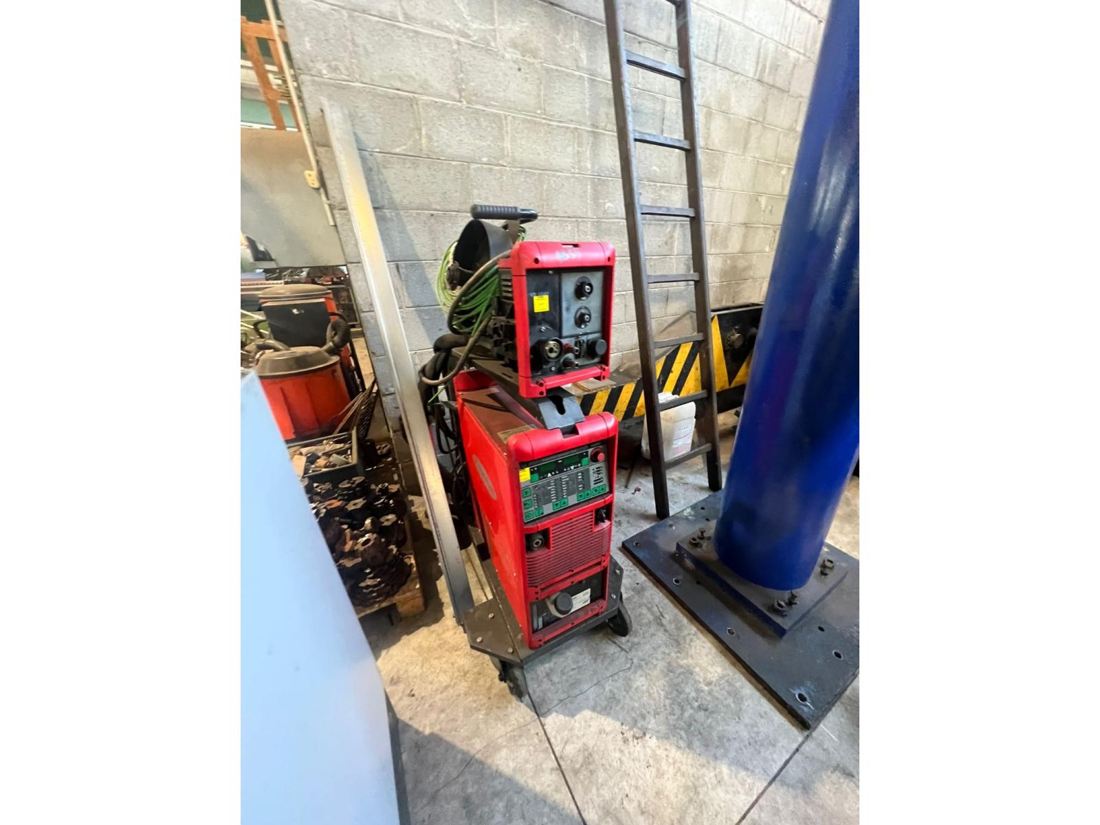 TRAVI DI SALDATURA REIS CON POSIZIONATORE E SALDATRICE