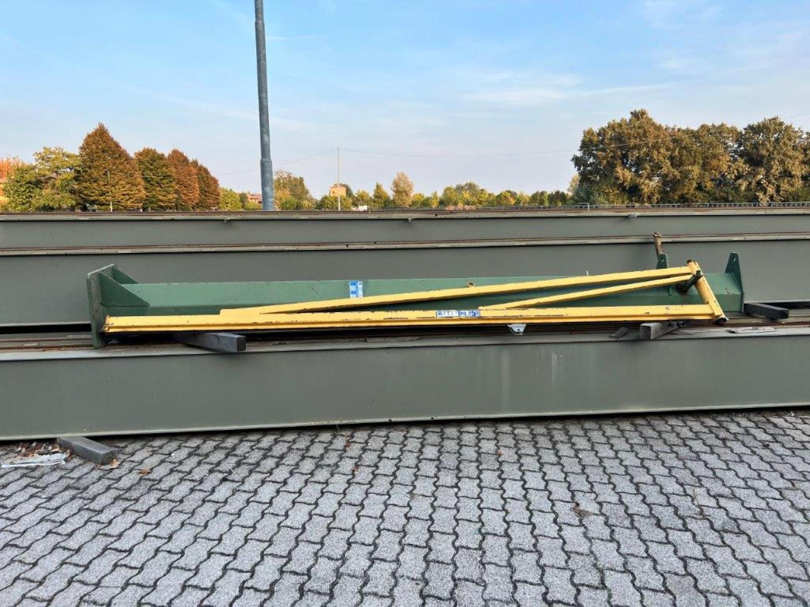 vie di corsa portata 8 ton 12 pezzi da 8400mm  larghezza 260mm
